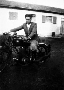 Foto anni 30, Mario MARCHETTI con la mitica moto Gilera.